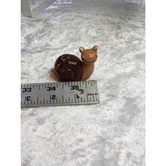 Ceramic Snail Salt & Pepper Shakers Set Of 2 Decorative Kitchen Accents - Picture 3 of 8
